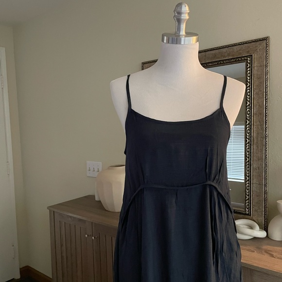 Navy Crinkle Fabric Spaghetti Strap Midi Dress - Picture 4 of 9